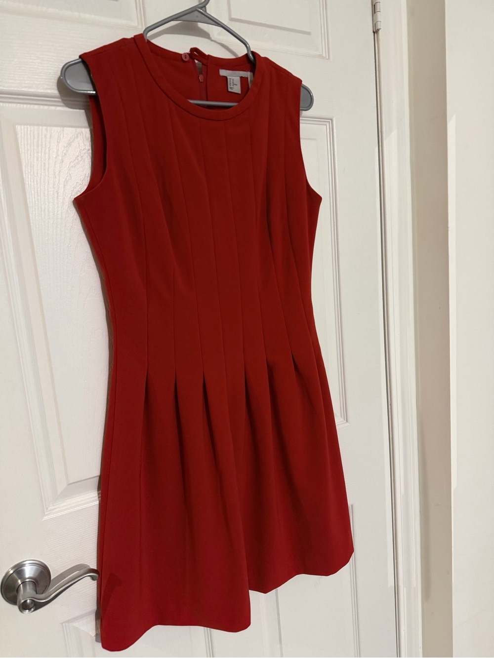 H&M Sleeveless Pleated Fit-and-Flare Dress in Red - Picture 3 of 4